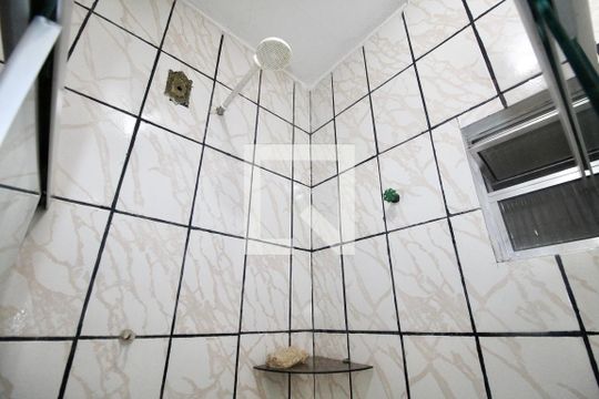 Banheiro Social de casa para alugar com 2 quartos, 80m² em Tororo, Salvador