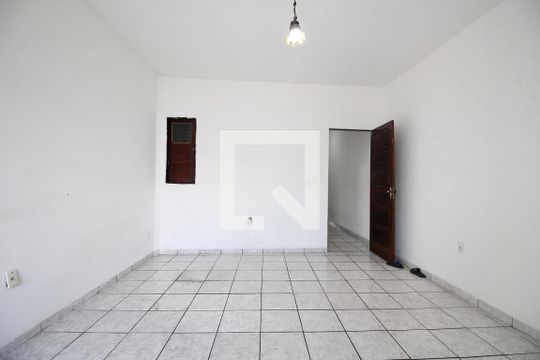 Suíte de casa para alugar com 2 quartos, 80m² em Tororo, Salvador
