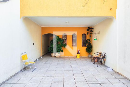 Garagem de casa à venda com 3 quartos, 200m² em Parque Erasmo Assunção, Santo André