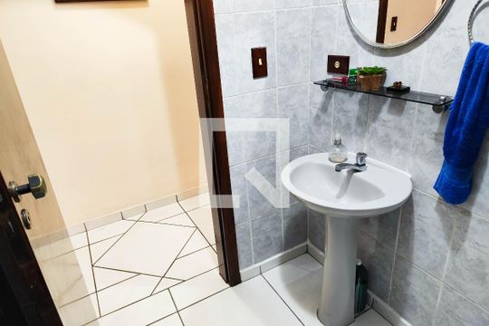 Lavabo de casa à venda com 3 quartos, 200m² em Parque Erasmo Assunção, Santo André