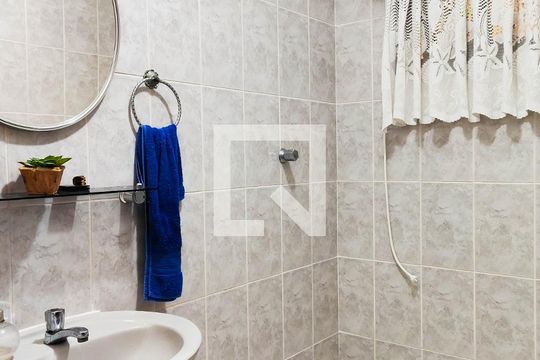 Lavabo de casa à venda com 3 quartos, 200m² em Parque Erasmo Assunção, Santo André
