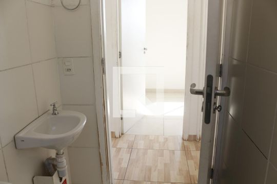 Banheiro de apartamento para alugar com 2 quartos, 45m² em São Gabriel, Belo Horizonte