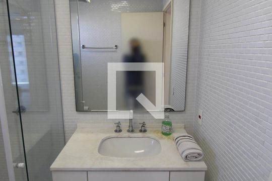 Banheiro da Suíte de apartamento para alugar com 1 quarto, 85m² em Vila Olímpia, São Paulo