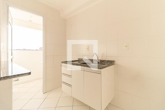 Cozinha de apartamento para alugar com 2 quartos, 46m² em Vila Caraguatá, São Paulo