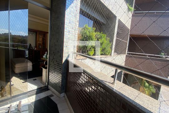 Sala de apartamento à venda com 3 quartos, 212m² em Barreiro, Belo Horizonte