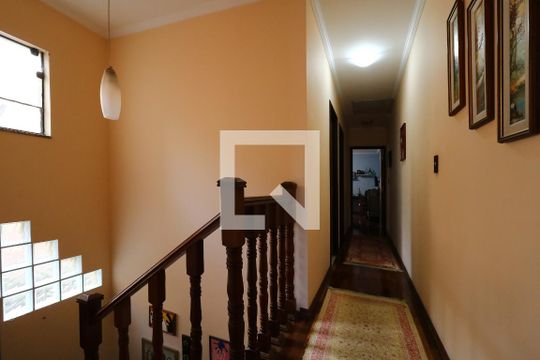 Corredor dos Quartos de casa à venda com 3 quartos, 192m² em Vila Humaitá, Santo André