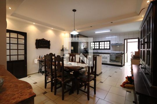 Cozinha de casa à venda com 3 quartos, 192m² em Vila Humaitá, Santo André