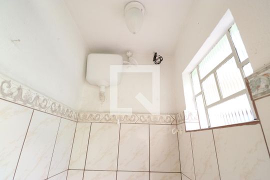 Banheiro de serviço de casa à venda com 3 quartos, 85m² em Água Branca, São Paulo