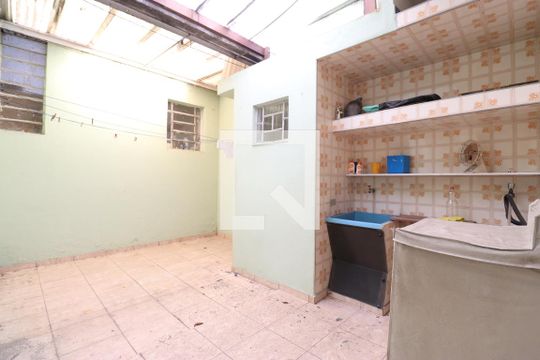 Quintal de casa à venda com 3 quartos, 85m² em Água Branca, São Paulo