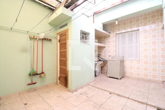 Quintal de casa à venda com 3 quartos, 85m² em Água Branca, São Paulo