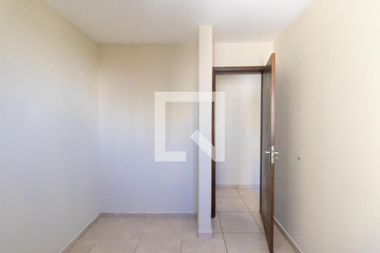 Quarto 1 de apartamento para alugar com 2 quartos, 50m² em Cristo Rei, Curitiba