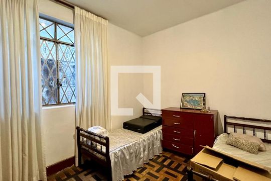 quarto  de casa à venda com 4 quartos, 152m² em Santa Tereza, Belo Horizonte