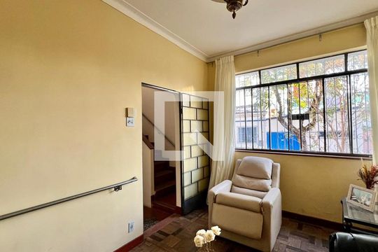 sala  de casa à venda com 4 quartos, 152m² em Santa Tereza, Belo Horizonte
