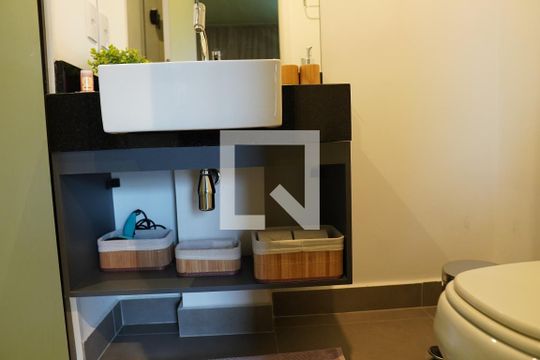 Banheiro de apartamento à venda com 1 quarto, 31m² em Cerqueira César, São Paulo