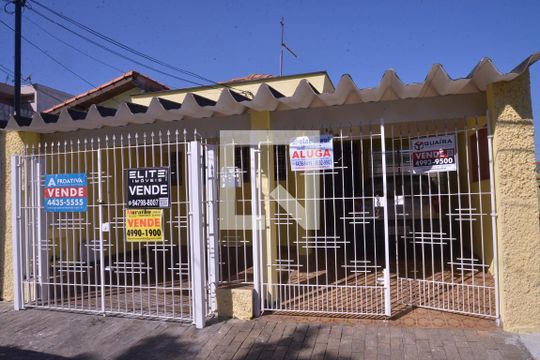 Fachada de casa à venda com 2 quartos, 141m² em Vila Apiai, Santo André