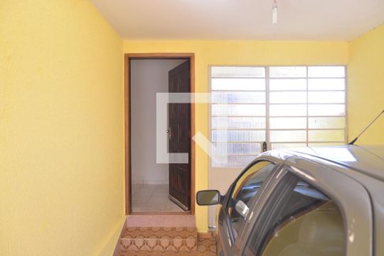 Garagem de casa à venda com 2 quartos, 141m² em Vila Apiai, Santo André
