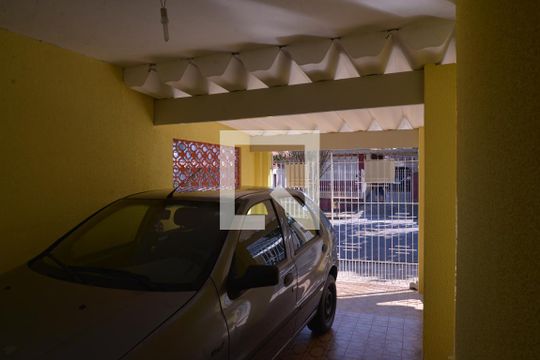 Garagem de casa à venda com 2 quartos, 141m² em Vila Apiai, Santo André