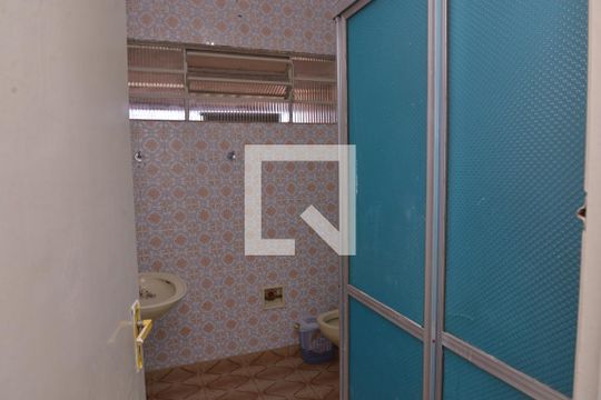 Banheiro de casa à venda com 2 quartos, 141m² em Vila Apiai, Santo André