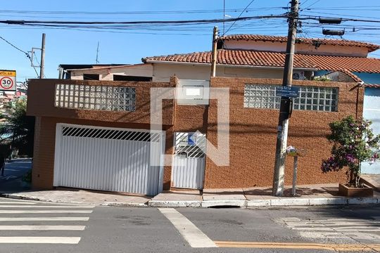 Fachada de casa à venda com 2 quartos, 200m² em Centreville , Santo André