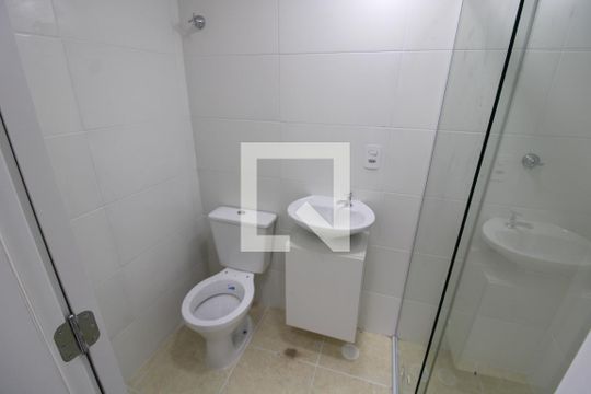 Banheiro de apartamento para alugar com 2 quartos, 50m² em Vila Pita, São Paulo
