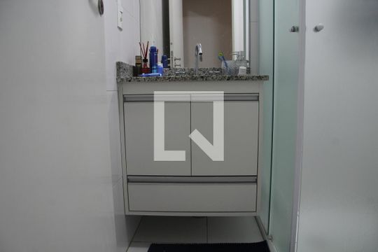 Banheiro Social  de apartamento para alugar com 2 quartos, 68m² em Jardim Flor da Montanha, Guarulhos