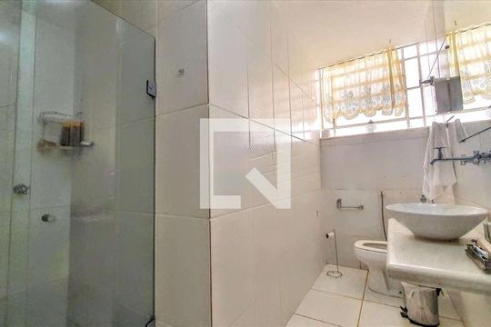 banheiro 1 de casa à venda com 4 quartos, 391m² em Anchieta, Belo Horizonte