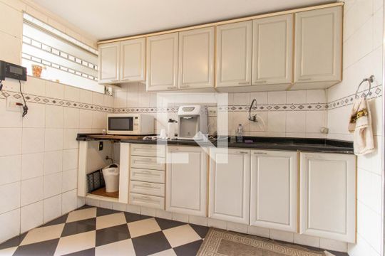 Cozinha 1 de casa à venda com 7 quartos, 356m² em Jardim da Glória, São Paulo