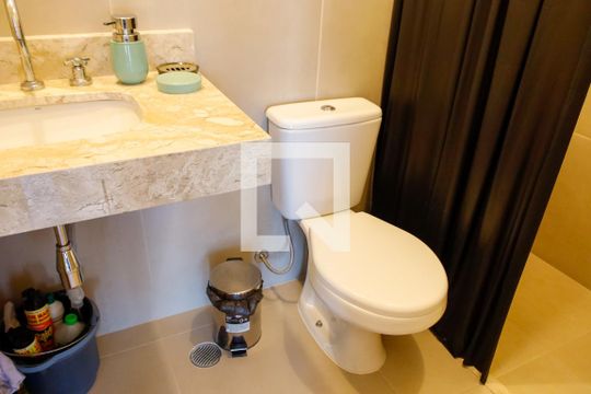 Banheiro de apartamento à venda com 1 quarto, 43m² em Vila Yara, Osasco