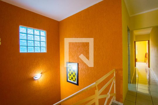 Corredor de casa à venda com 3 quartos, 200m² em Parque Gerassi, Santo André