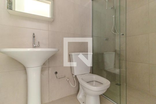 Banheiro de apartamento para alugar com 1 quarto, 24m² em República, São Paulo
