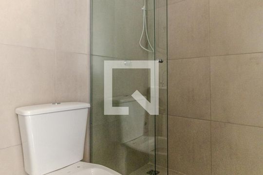 Banheiro de apartamento para alugar com 1 quarto, 24m² em República, São Paulo