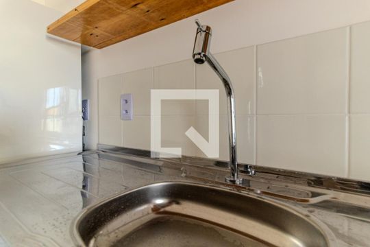 Cozinha de apartamento para alugar com 1 quarto, 24m² em República, São Paulo