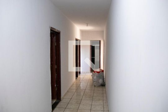 Corredor de apartamento para alugar com 3 quartos, 135m² em Setor Urias Magalhães, Goiânia
