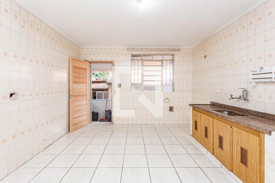 Cozinha de casa para alugar com 2 quartos, 190m² em Jardim Patente, São Paulo