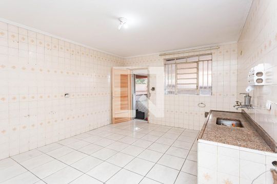 Cozinha de casa para alugar com 2 quartos, 190m² em Jardim Patente, São Paulo