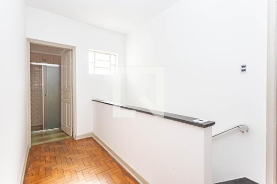 Corredor de casa para alugar com 2 quartos, 190m² em Jardim Patente, São Paulo
