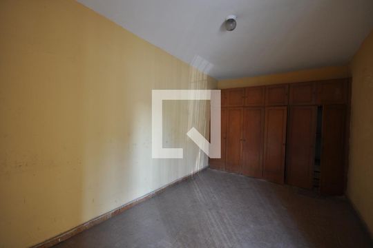Garagem de casa à venda com 3 quartos, 250m² em Vila Mazzei, São Paulo