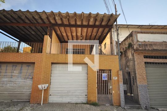 Fachada de casa à venda com 3 quartos, 250m² em Vila Mazzei, São Paulo