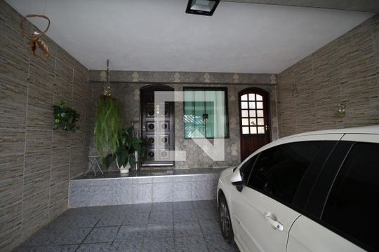 Garagem de casa à venda com 3 quartos, 150m² em Conjunto Residencial Sitio Oratorio, São Paulo