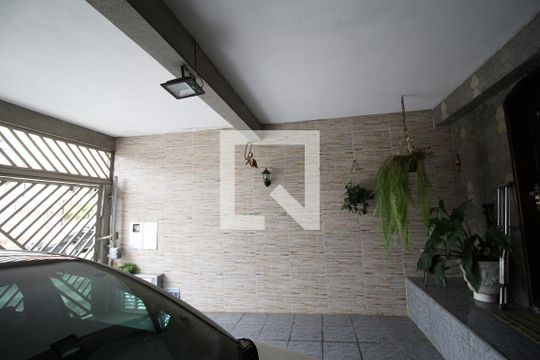 Garagem de casa à venda com 3 quartos, 150m² em Conjunto Residencial Sitio Oratorio, São Paulo