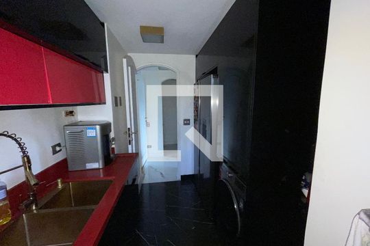 Cozinha de apartamento à venda com 2 quartos, 130m² em Jardim Paulista, São Paulo