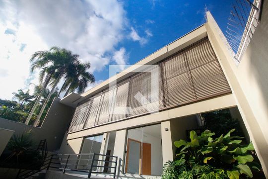 Fachada de casa à venda com 4 quartos, 450m² em Jardim Guedala, São Paulo