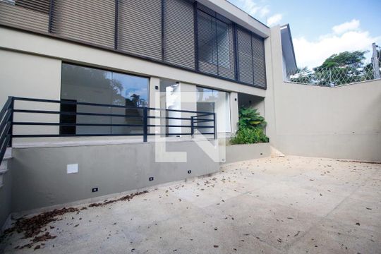 Garagem de casa à venda com 4 quartos, 450m² em Jardim Guedala, São Paulo