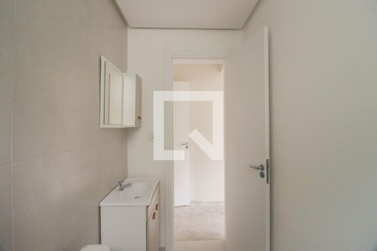 Banheiro da Suíte de apartamento para alugar com 2 quartos, 70m² em Bom Jesus, Porto Alegre