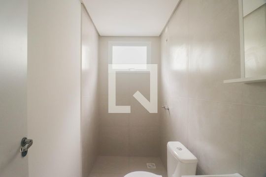 Banheiro da Suíte de apartamento para alugar com 2 quartos, 70m² em Bom Jesus, Porto Alegre