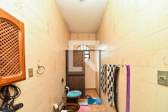 Banheiro da Suíte de casa à venda com 3 quartos, 390m² em Vila Ipiranga, Porto Alegre