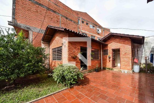Quintal de casa à venda com 3 quartos, 390m² em Vila Ipiranga, Porto Alegre