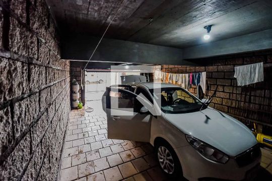 Garagem de casa à venda com 3 quartos, 390m² em Vila Ipiranga, Porto Alegre