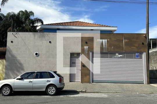 Fachada de casa para alugar com 7 quartos, 380m² em Jaguaré, São Paulo