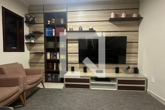Sala de estar de casa para alugar com 7 quartos, 380m² em Jaguaré, São Paulo